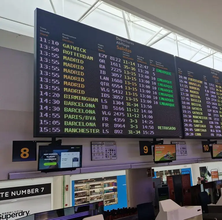 Pantalla aeropuerto erakar