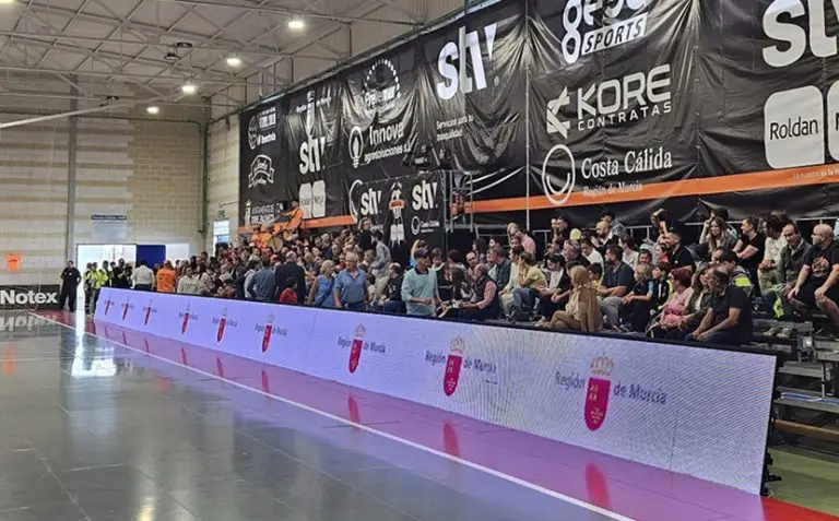 Banner LED Perimetral Erakar