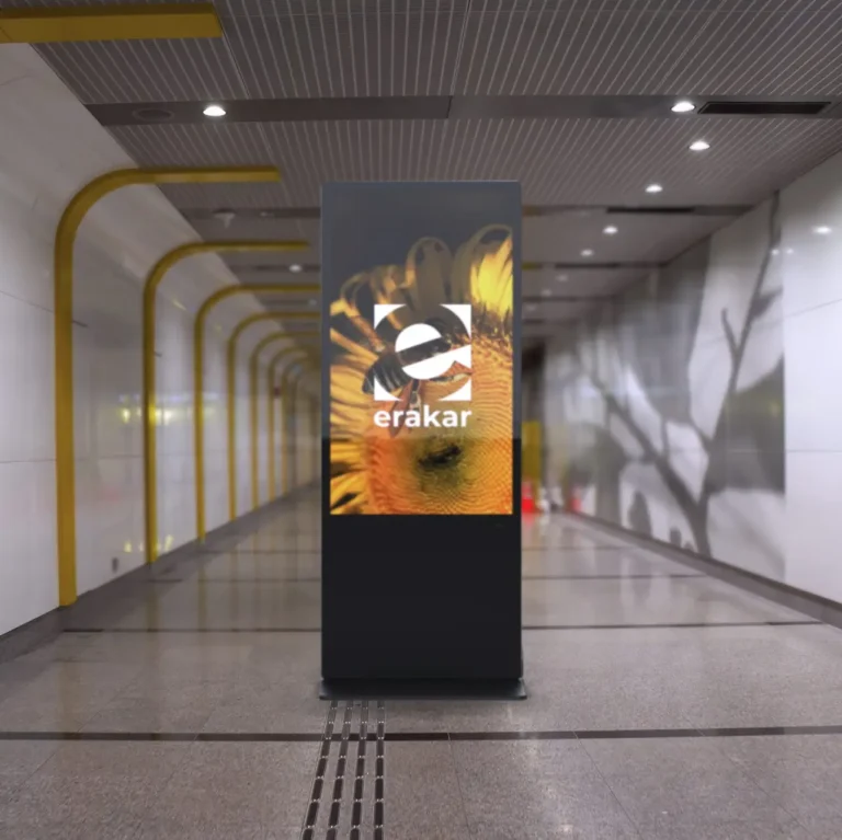 Totem interactivo interior erakar